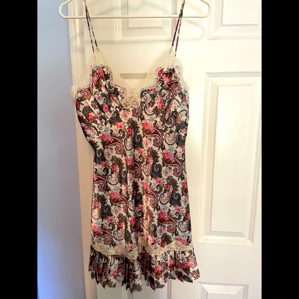 NWT Victoria’s Secret chemise./Gold label
